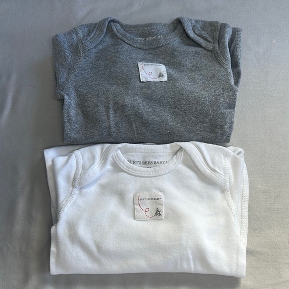 Burt's Bees Baby - Pair of Gray and White Onesie Footies-One Piece Sleepers - Picture 5 of 6